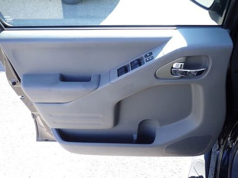 Used 2020 Nissan Frontier SV w/ Midnight Edition Floor Mats image 17