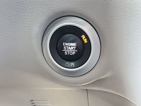 Used 2018 Chrysler Pacifica Touring-L Plus image 16