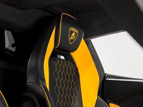 Used 2024 Lamborghini Revuelto image 34