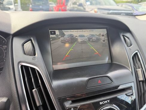 Used 2018 Ford Focus SEL w/ Cold Weather Package FWD image 11