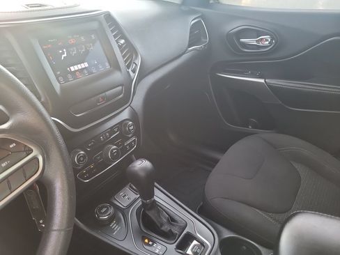 Used 2020 Jeep Cherokee Latitude AWD/4WD image 21