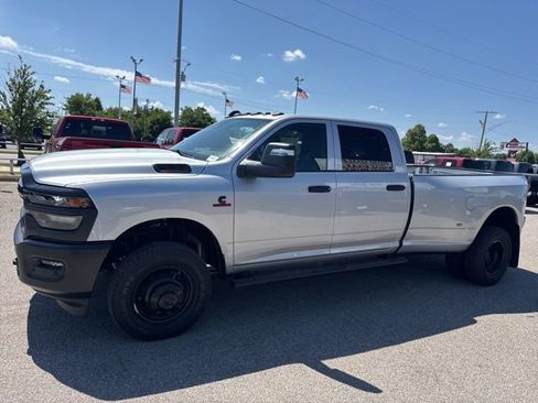 New 2026 RAM 3500 Tradesman AWD/4WD image 3