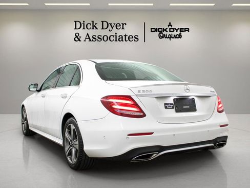 Used 2017 Mercedes-Benz E 300 4MATIC image 5