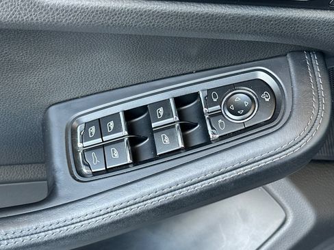 Used 2024 Porsche Macan AWD/4WD image 12