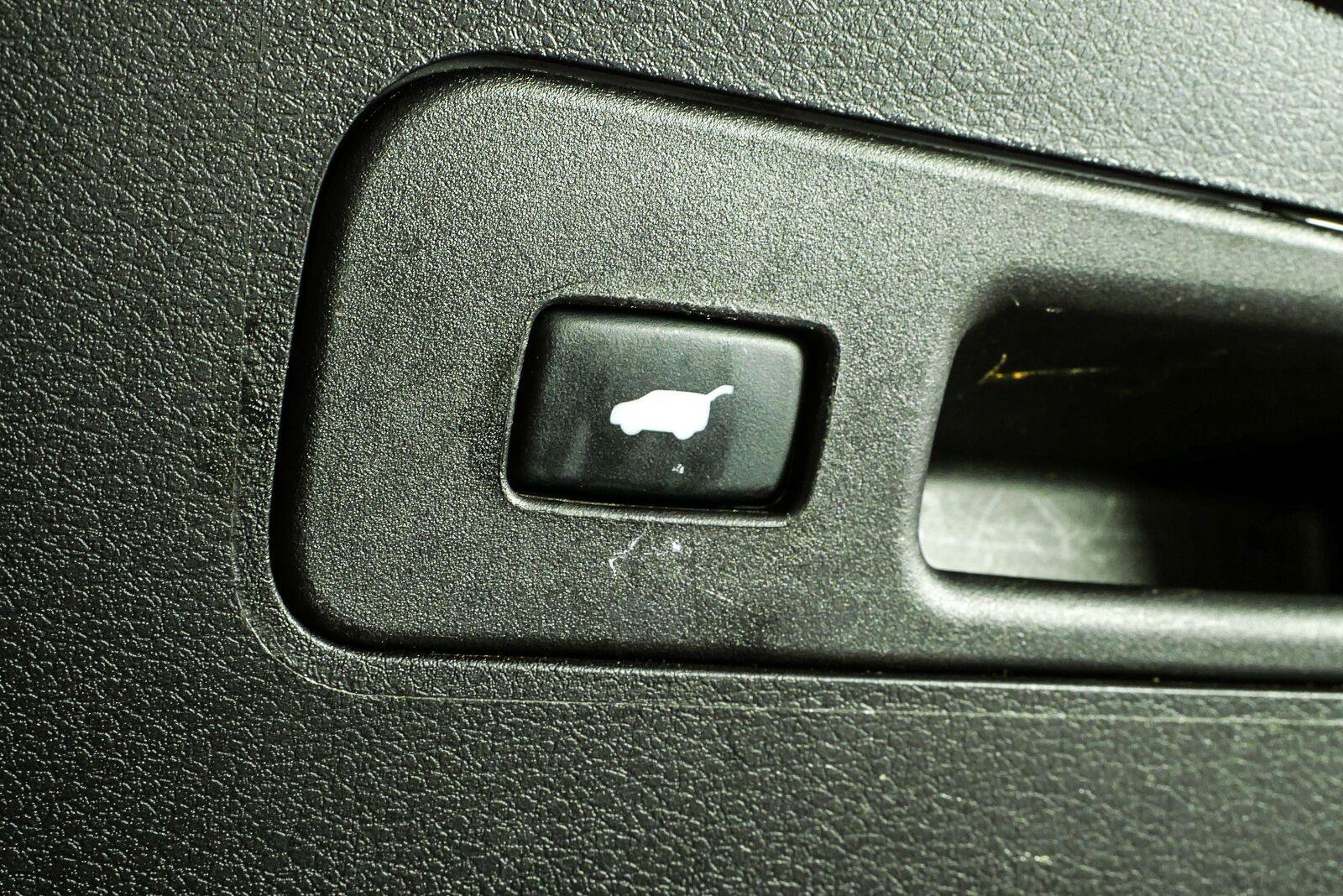 Used 2013 Chrysler 200 Limited FWD image 34