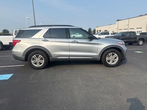 Used 2020 Ford Explorer XLT AWD/4WD image 6