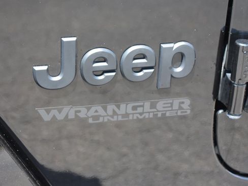 Used 2021 Jeep Wrangler Unlimited Sahara AWD/4WD image 11