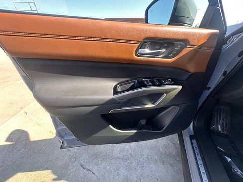 Certified 2025 Nissan Pathfinder Platinum AWD/4WD image 13