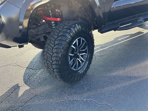 Used 2022 Toyota Tacoma TRD Sport w/ TRD Premium Sport Package image 11