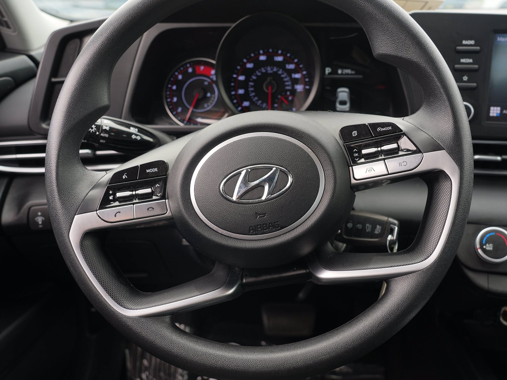 Used 2023 Hyundai Elantra SE FWD image 24