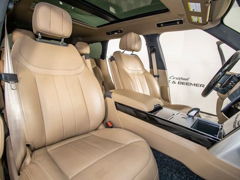 Used 2025 Land Rover Range Rover SE AWD/4WD image 16