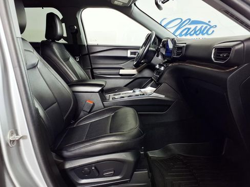 Used 2023 Ford Explorer Limited w/ Equipment Group 301A RWD image 12