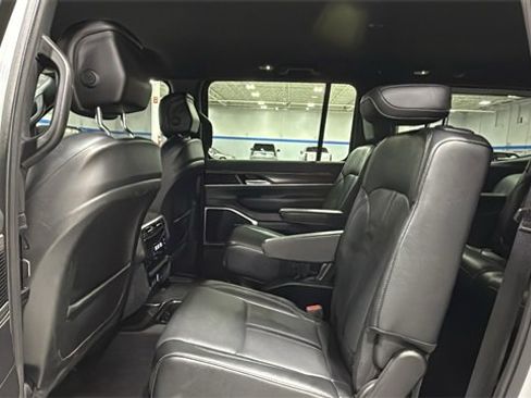 Used 2024 Jeep Wagoneer Series III image 12