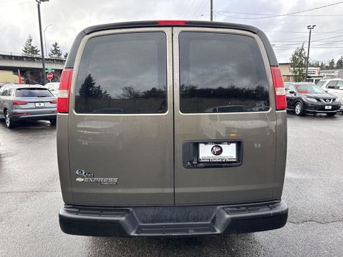 Used 2016 Chevrolet Express 2500 image 9
