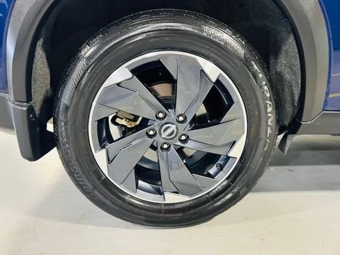 Used 2024 Nissan Rogue SV w/ SV Premium Package FWD image 11