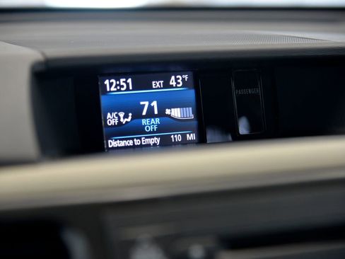 Used 2014 Toyota Sienna XLE image 19