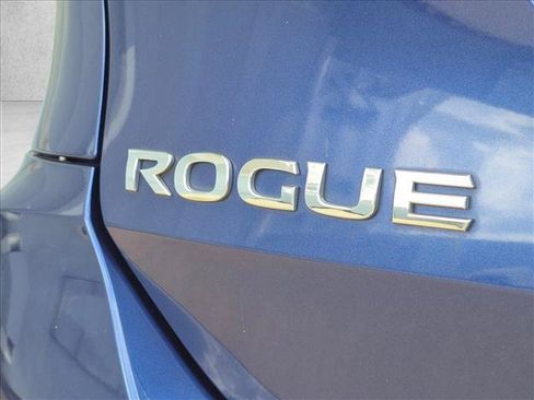 Used 2018 Nissan Rogue SV FWD image 13