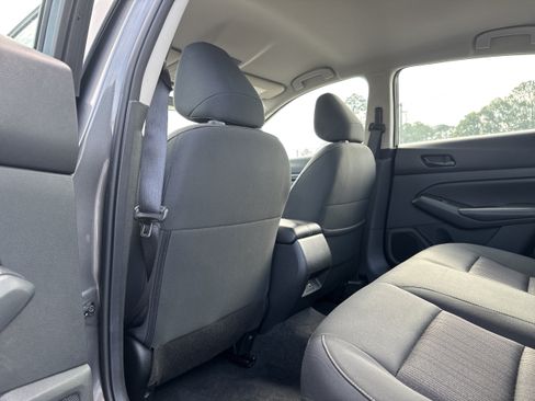 Used 2025 Nissan Altima 2.5 SV FWD image 19