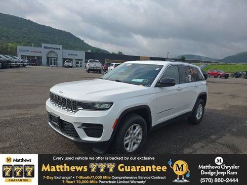 Used 2023 Jeep Grand Cherokee Laredo AWD/4WD image 1