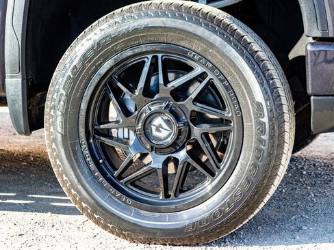 Used 2024 GMC Sierra 1500 AT4 w/ Technology Package image 10