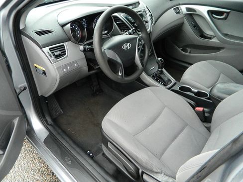 Used 2016 Hyundai Elantra SE image 11