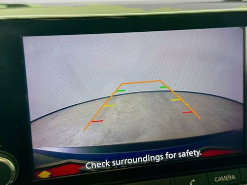 Used 2022 Nissan Rogue SV image 15