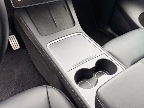 Used 2022 Tesla Model Y Performance image 19