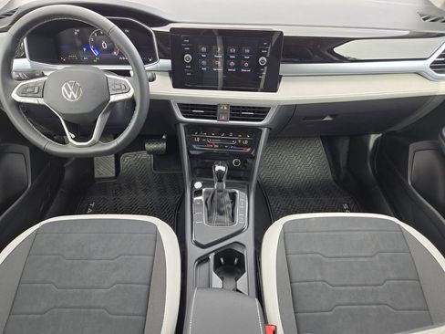 New 2026 Volkswagen Taos SE image 20