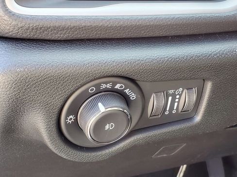 New 2026 Chrysler Pacifica Select image 10