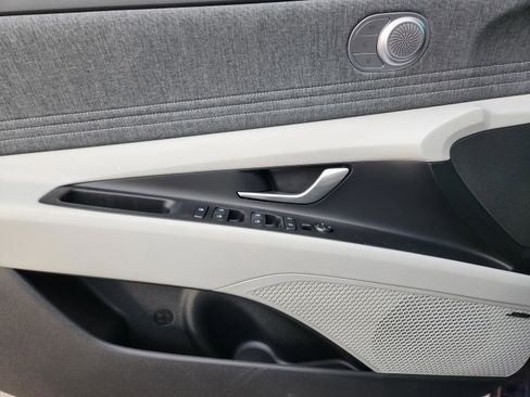 New 2026 Hyundai Elantra Limited FWD image 18