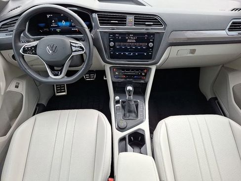 Certified 2022 Volkswagen Tiguan SE R-Line image 15