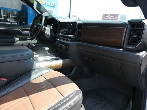 Certified 2023 Chevrolet Silverado 1500 High Country w/ High Country Premium Package AWD/4WD image 15