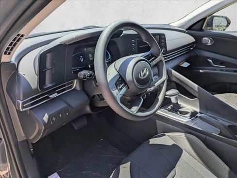 New 2026 Hyundai Elantra SE FWD image 3