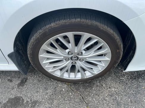 Used 2019 Toyota Camry XLE FWD image 4