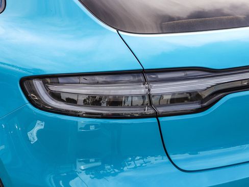 Used 2022 Porsche Macan Base image 11