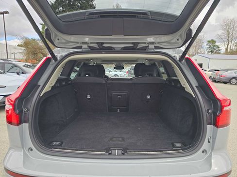 Certified 2025 Volvo V60 B5 Cross Country Plus AWD/4WD image 18