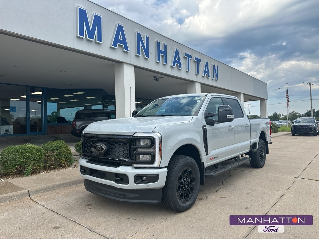 New 2026 Ford F250 Lariat w/ Black Appearance Package AWD/4WD image 1
