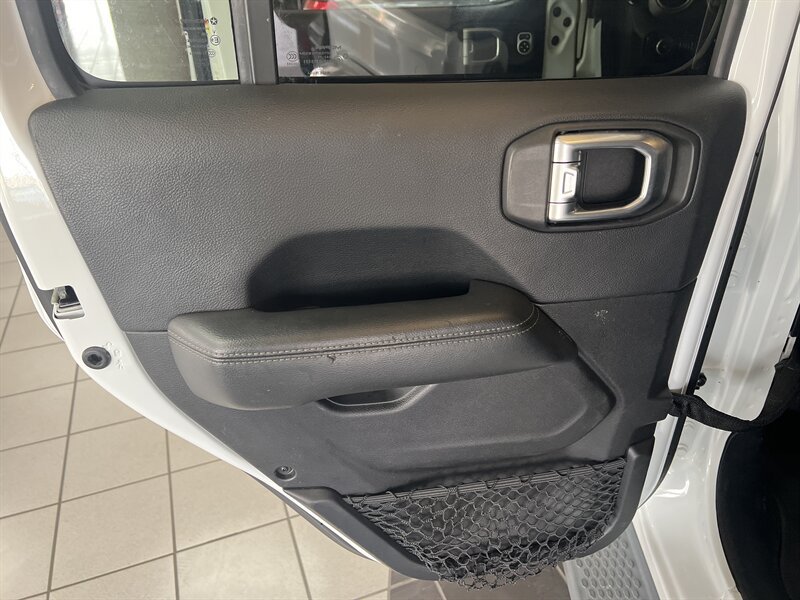 Used 2019 Jeep Wrangler Unlimited Sahara AWD/4WD image 21