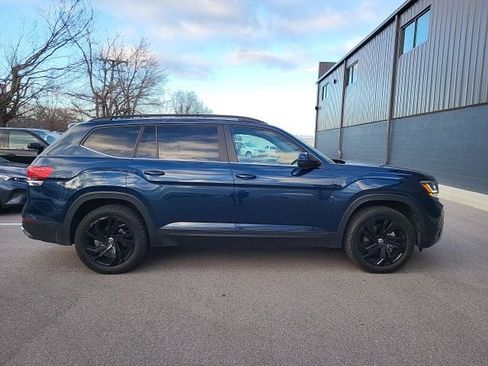 Used 2022 Volkswagen Atlas SE image 2