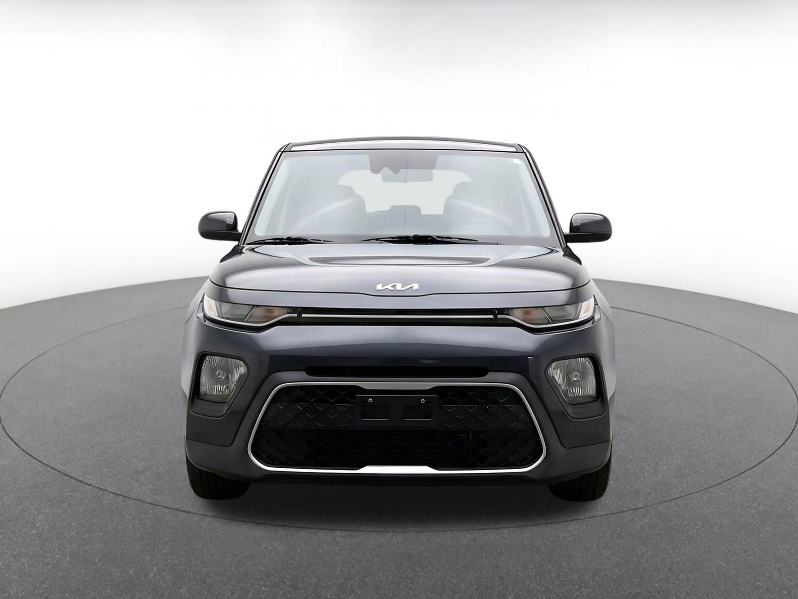 Used 2025 Kia Soul LX w/ LX Technology Package FWD image 2