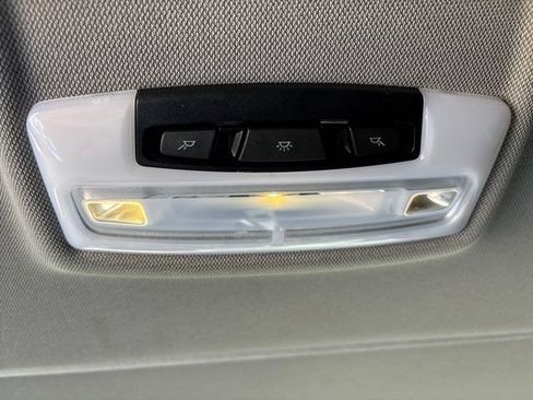 Used 2018 BMW 320i Sedan RWD image 22