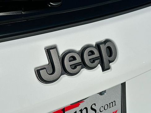 New 2026 Jeep Compass Latitude image 18