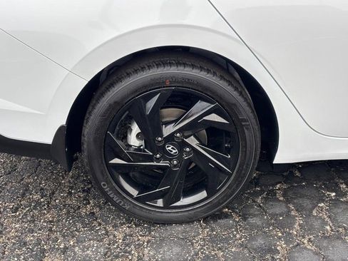 Used 2026 Hyundai Elantra Sport image 4