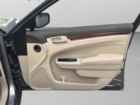 Used 2011 Chrysler 300 C image 36