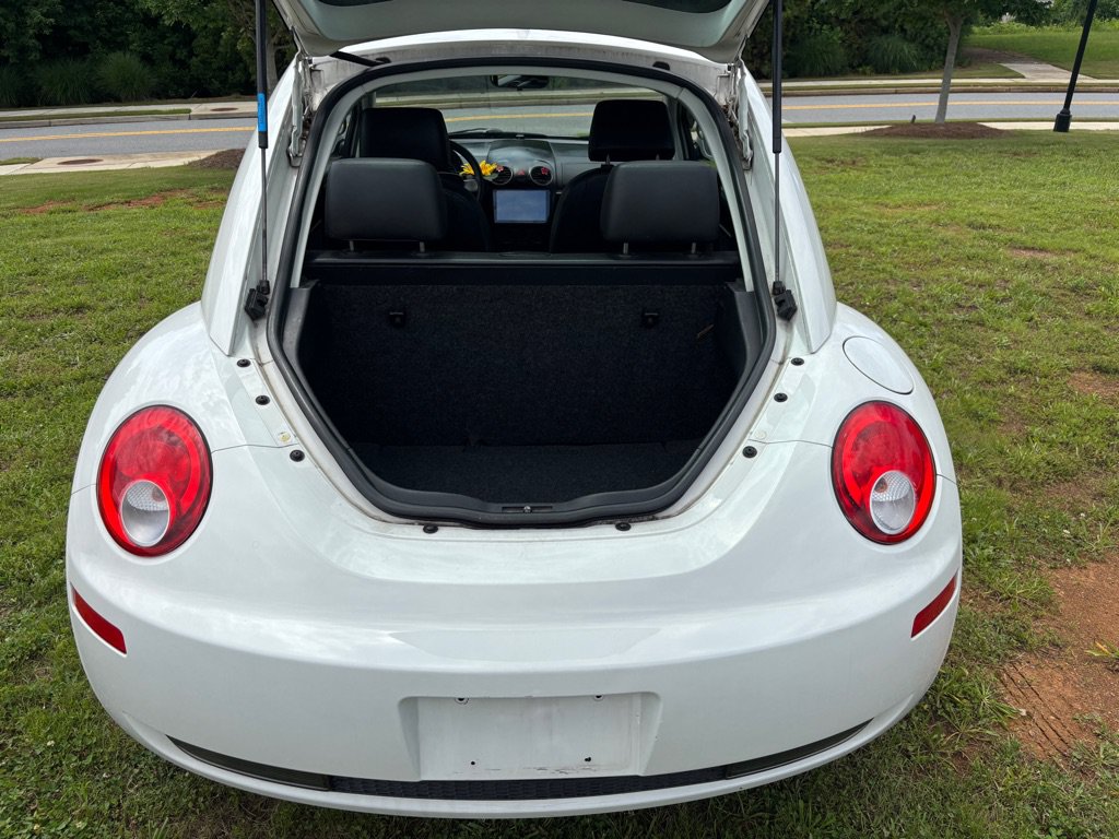 Used 2010 Volkswagen Beetle Coupe FWD image 13