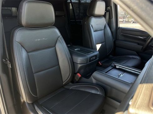 Used 2023 GMC Yukon XL Denali image 31