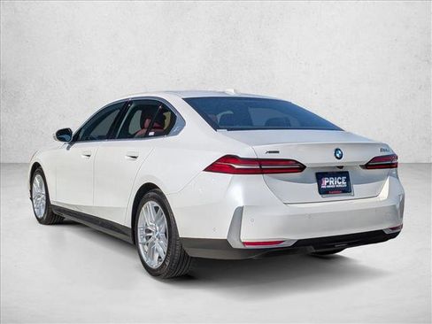 Used 2025 BMW 530i xDrive w/ Premium Package image 8
