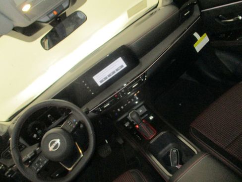 New 2025 Nissan Kicks SR image 20