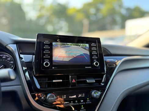 Used 2022 Toyota Camry SE FWD image 17