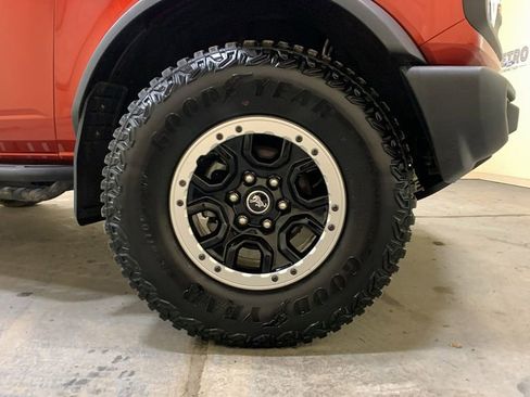 Used 2023 Ford Bronco Base w/ Sasquatch Package image 9